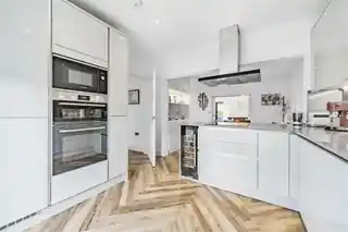 6 Hursley Grove, photo 3