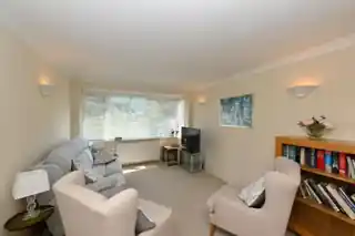 6 Lexington Way, photo 3
