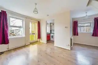 6 Locksmeade Road, photo 2