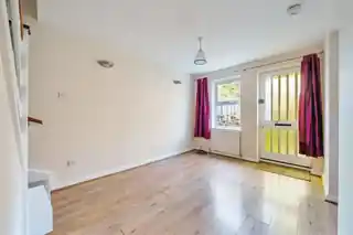 6 Locksmeade Road, photo 3