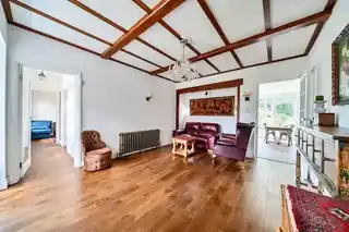 6 Lynton Road, photo 2