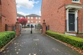 6 Madison Close, photo 4