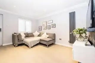 6 Maple Close, photo 3