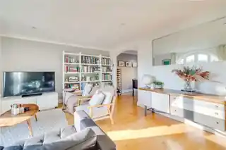 6 Marryat Square, photo 2