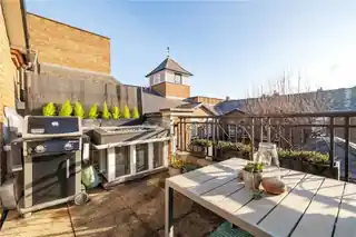 6 Marryat Square, photo 3