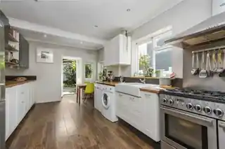6 Nadine Street, photo 3