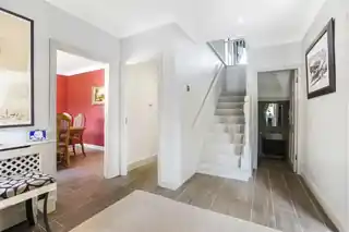 6 Newmans Way, photo 3