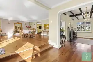6 Parkway, photo 2