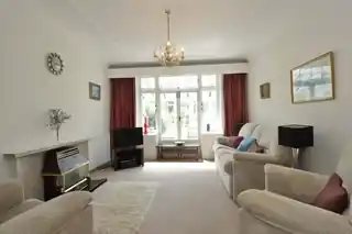 6 Ravensdale Avenue, photo 3