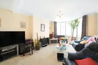 6 Salisbury Avenue, photo 2