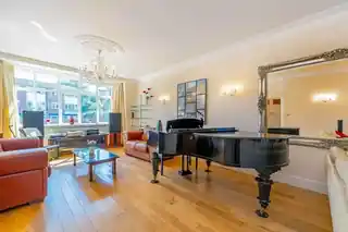 6 Strawberry Hill Road, photo 2