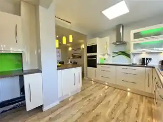 6 Sycamore Avenue, photo 3
