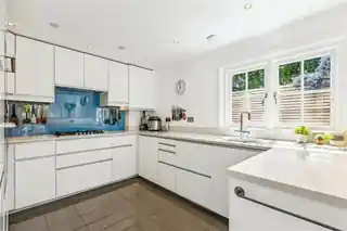 6 Temperley Road, photo 4