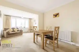 6 The Ridgeway, photo 2