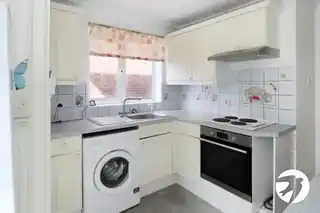 6 Walden Close, photo 3