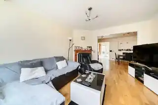 6 Waverley Close, photo 2