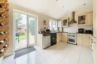 6 Waverley Close, photo 4