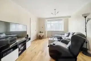 6 Waverley Close, photo 3