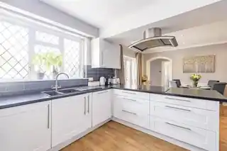 6 Winchester Road, photo 2