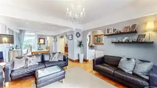 60 Alexandra Road, photo 2