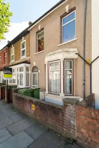 60 Colegrave Road, photo 3