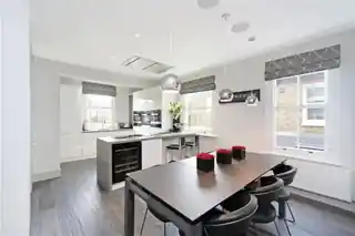 60 Harbord Street, photo 2