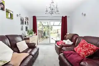 60 Holmesdale Road, photo 3