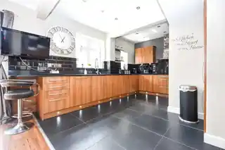 60 Horsham Road, photo 4