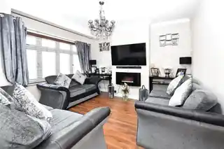 60 Horsham Road, photo 3