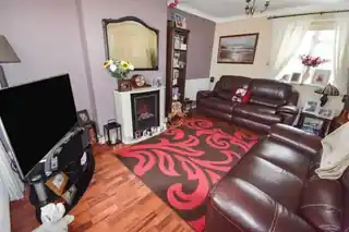 60 Lambourne Road, photo 3