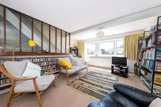 60 Maiden Erlegh Avenue, photo 3