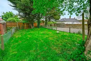 60 Markyate Road, photo 2