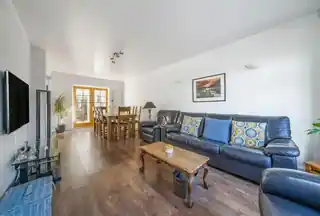 60 Sheephouse Way, photo 2
