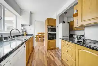 60 Sheephouse Way, photo 3