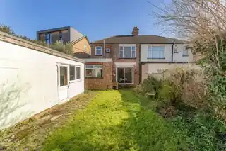 60 Sittingbourne Avenue, photo 2