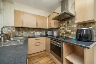 60 Westcott Crescent, photo 3