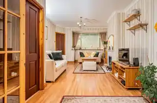 60 Woodrow Avenue, photo 3
