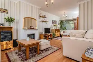 60 Woodrow Avenue, photo 2