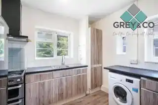 60A Harrowdene Road, photo 4