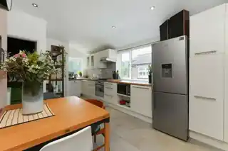 60A Oaklands Road, photo 4