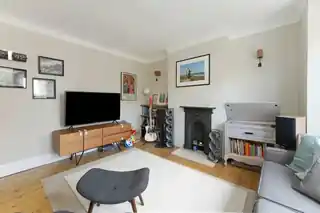 60A Oaklands Road, photo 2