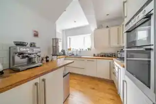 60A Tressillian Road, photo 3