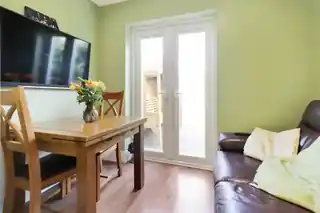 61 Barnfield Road, photo 4