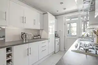 61 Beaufort Park, photo 3