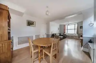 61 Glebe Avenue, photo 3