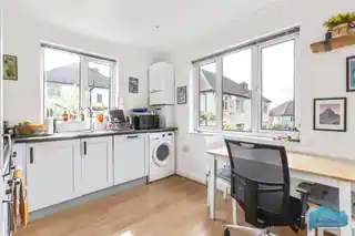 61 Grosvenor Road, photo 3