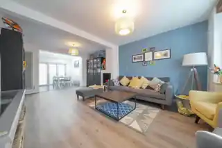 61 Hartland Drive, photo 2