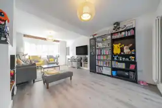 61 Hartland Drive, photo 3