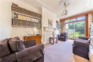 61 Leeside Crescent, photo 2