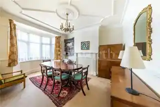 61 Leeside Crescent, photo 3